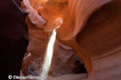 Lower-Antilope-Canyon-Beam-Ausschnitt-D800E-037894