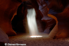 Upper-Antilope-Canyon-Beam-D800E-038417